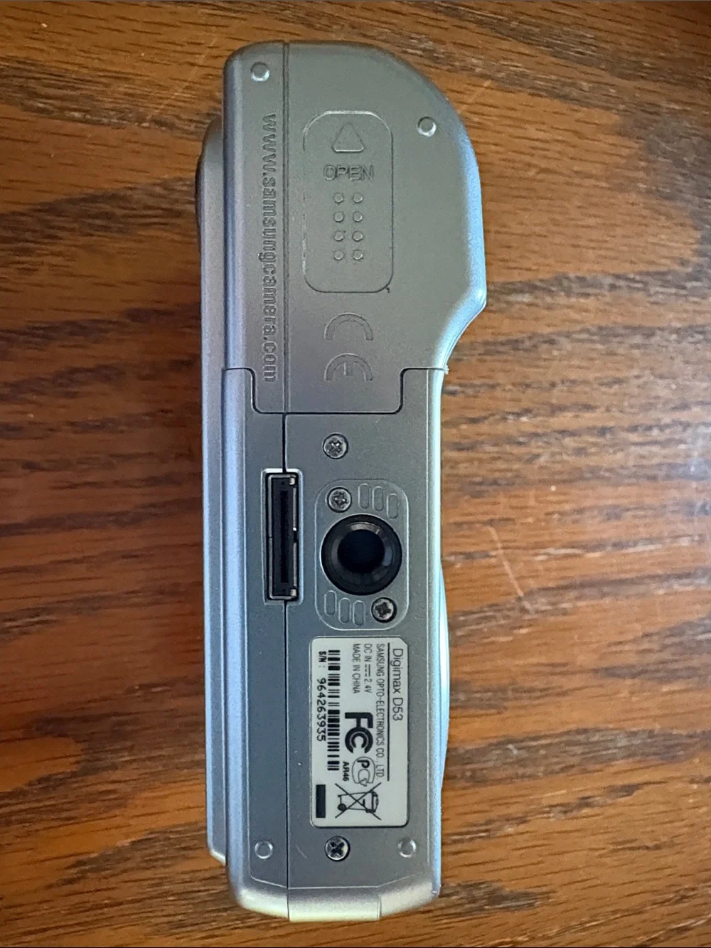 Samsung Digimax D53 5MP Silver Digital Camera Silver Tested Works with Case